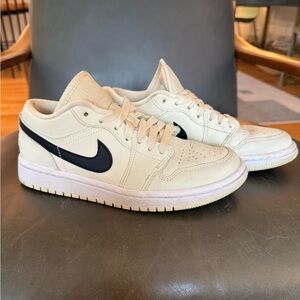 Air Jordan 1 low women’s coconut milk size 6